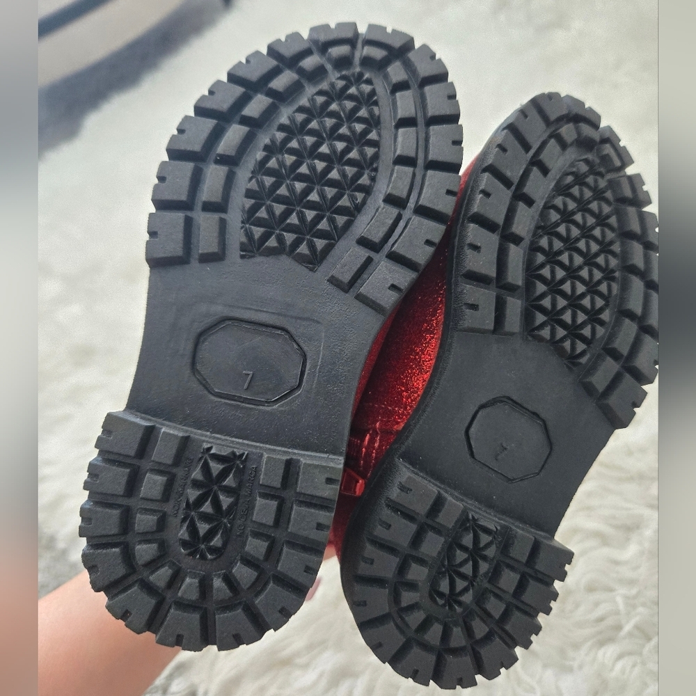 Minnie Mouse Red Glitter Chelsie Boots. Size 7. New. - Picture 6 of 6